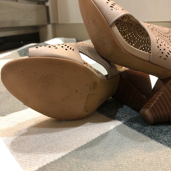 Vince Camuto Nude Open Toe Heels Size 8 - Picture 4 of 8